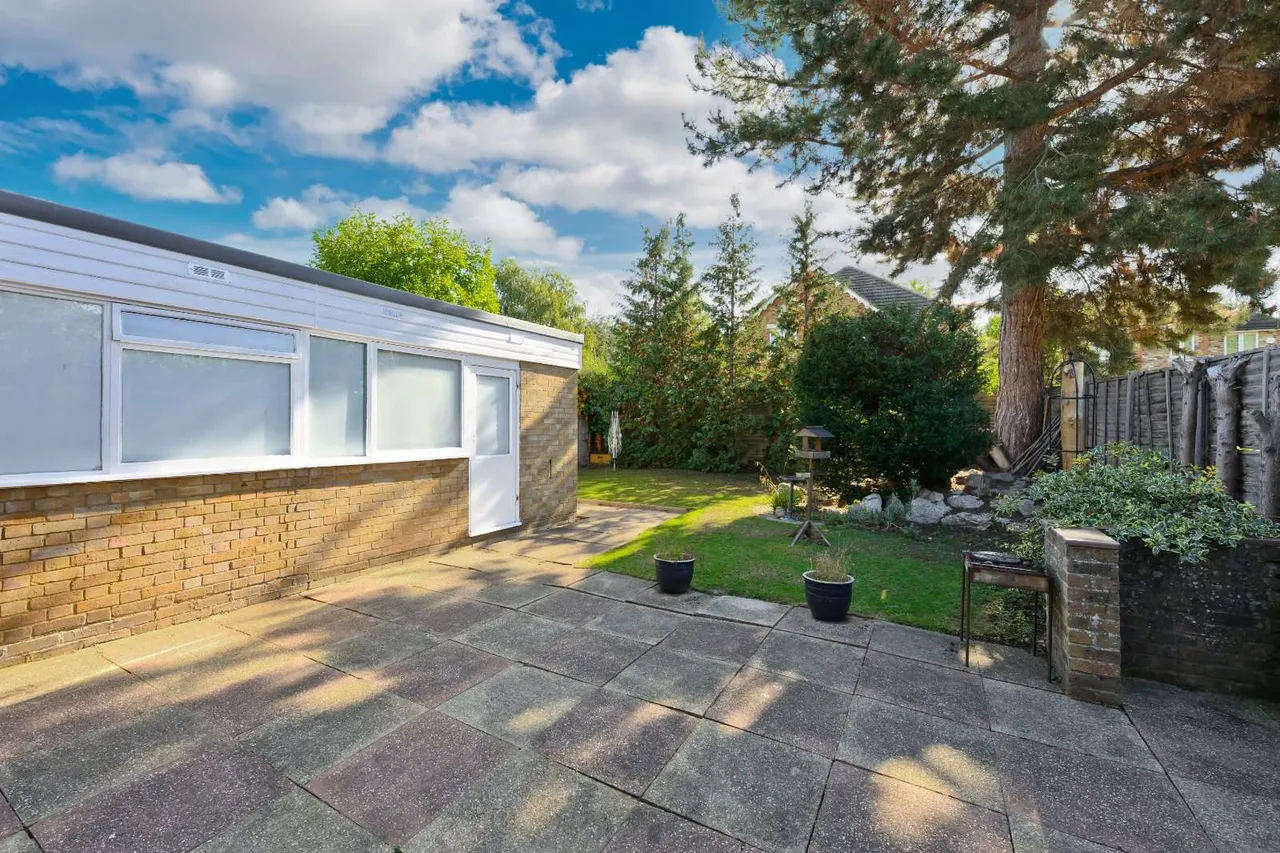 Manor Road North, Esher, Surrey, KT10 0AD, photo 10
