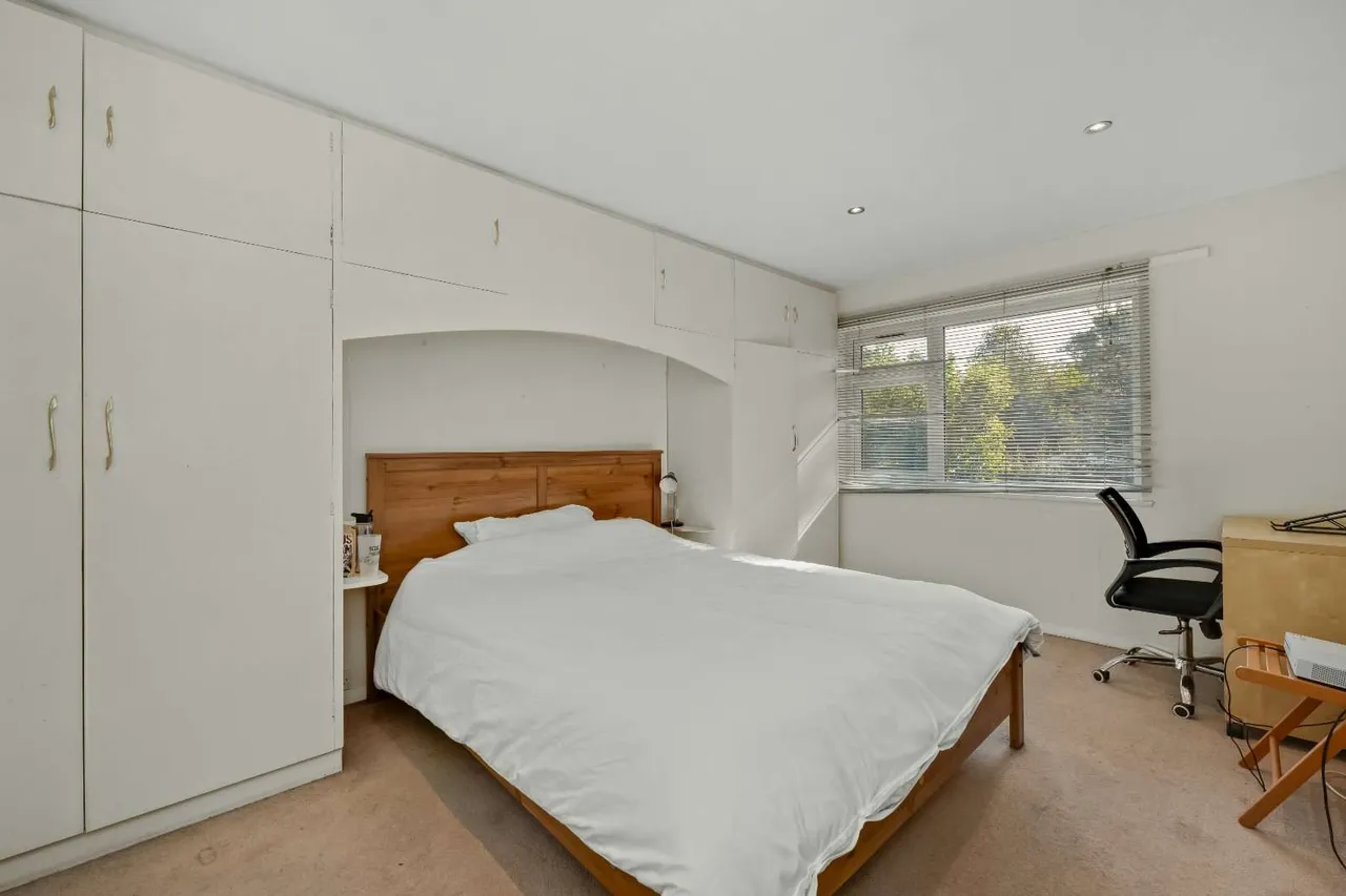 Manor Road North, Esher, Surrey, KT10 0AD, photo 9