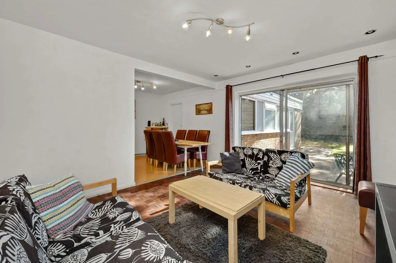 Manor Road North, Esher, Surrey, KT10 0AD, photo 4