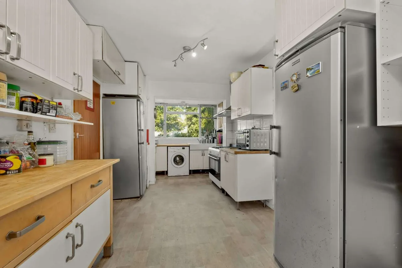 Manor Road North, Esher, Surrey, KT10 0AD, photo 6