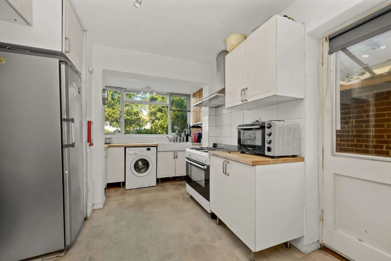 Manor Road North, Esher, Surrey, KT10 0AD, photo 7