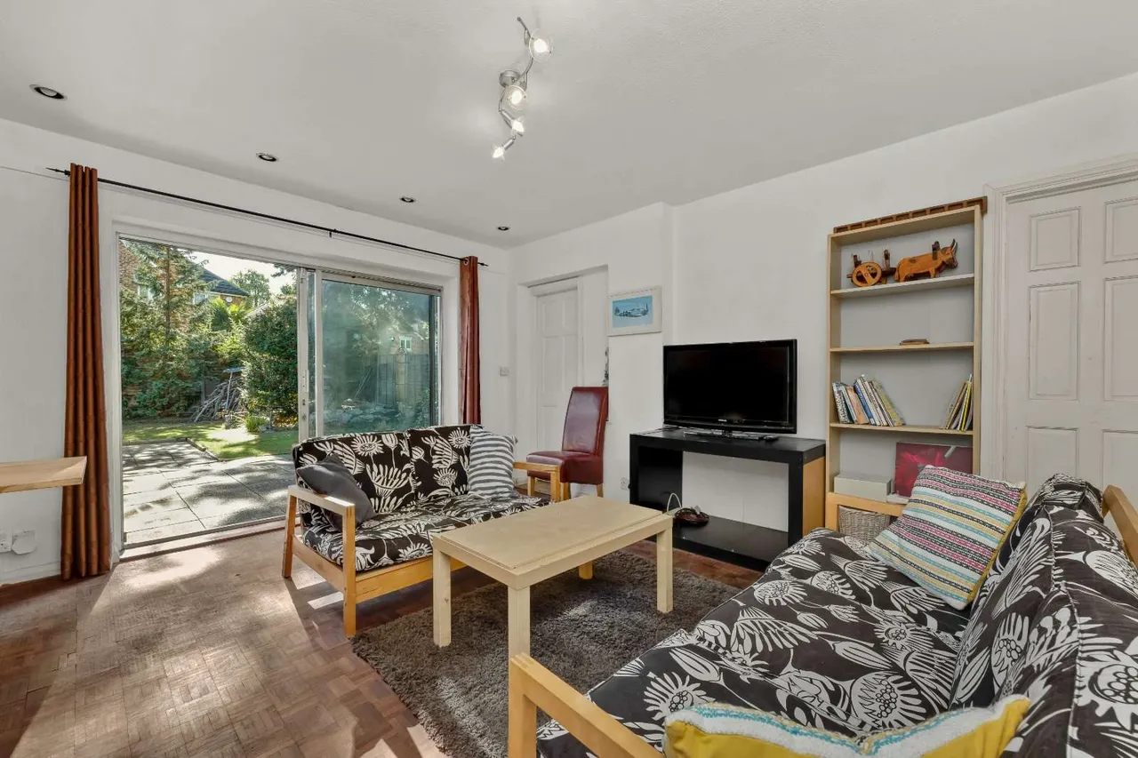 Manor Road North, Esher, Surrey, KT10 0AD, photo 3