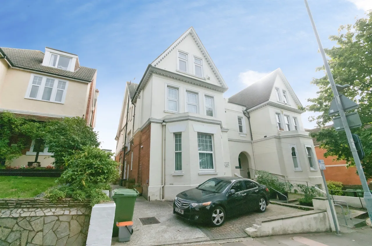 2 bed flat for sale, Upper Sea Road, Bexhill-On-Sea, TN40