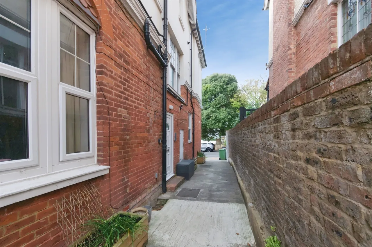 Upper Sea Road, Bexhill-On-Sea, TN40, photo 17