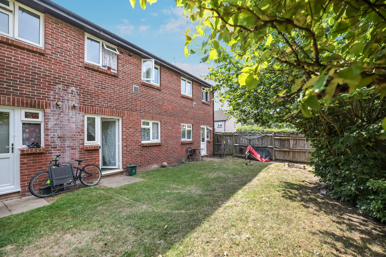 Rabournmead Drive, Northolt Fees Apply, UB5, photo 11