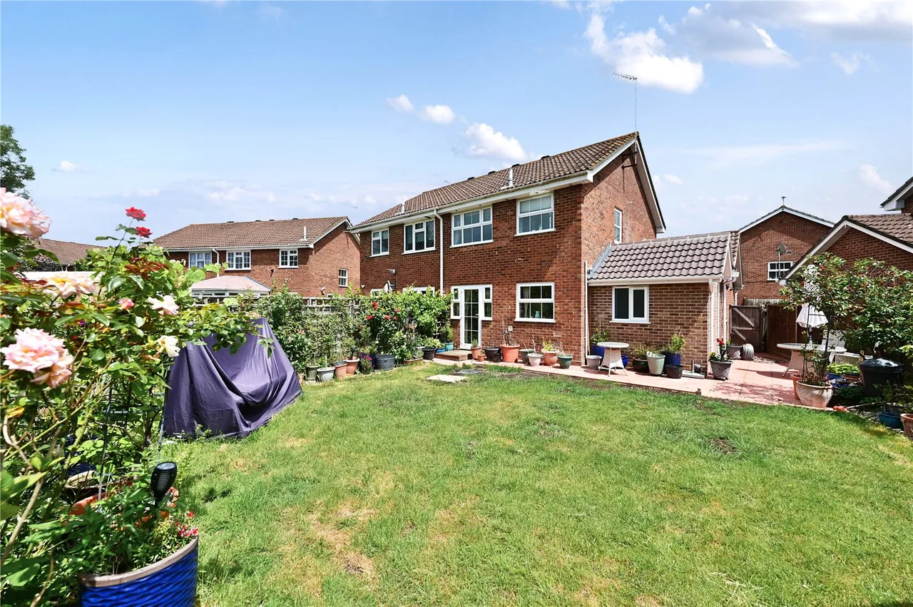 Langdale Close, Farnborough, Hampshire, GU14 0LQ, photo 6