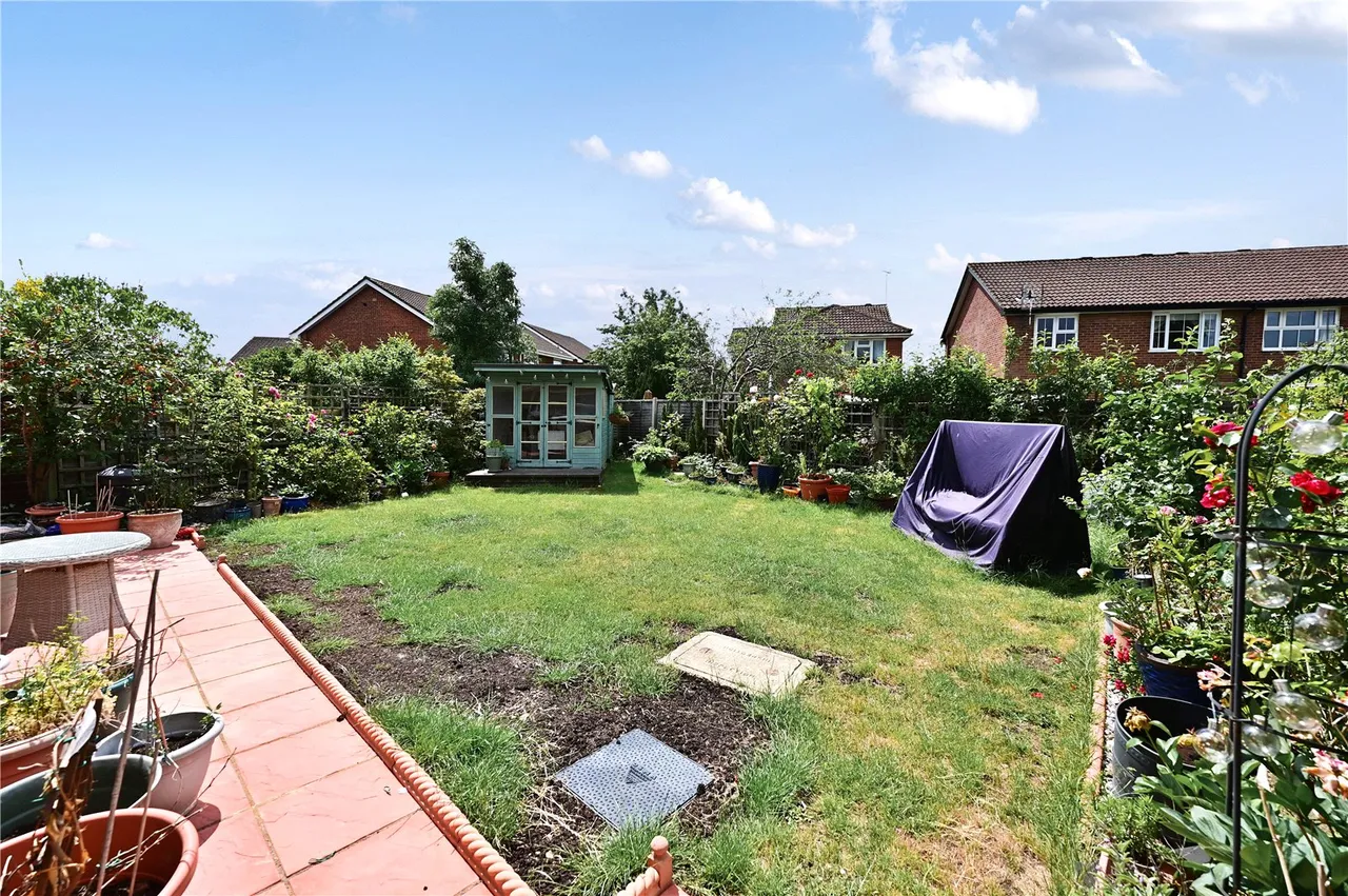 Langdale Close, Farnborough, Hampshire, GU14 0LQ, photo 12