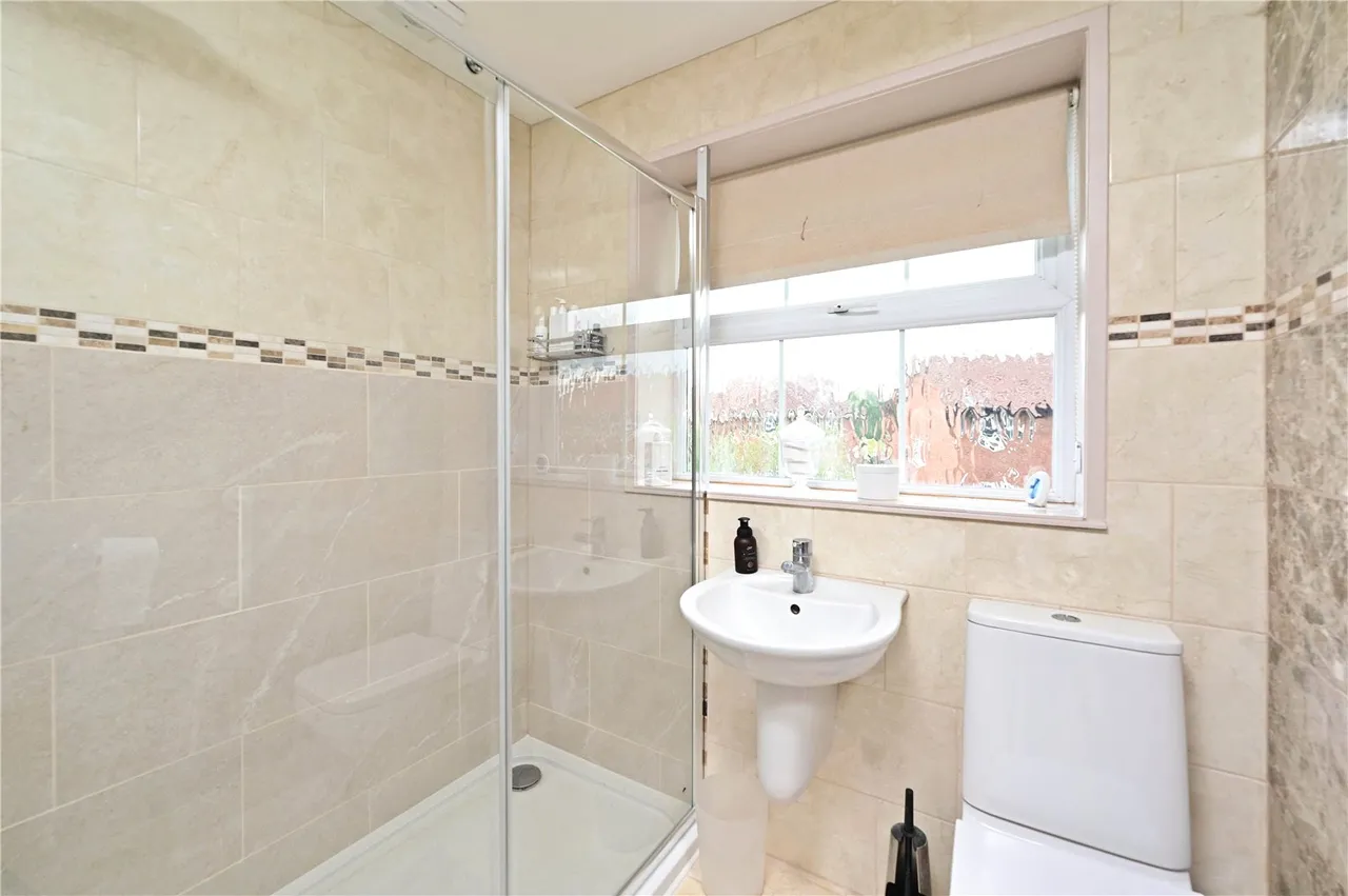 Langdale Close, Farnborough, Hampshire, GU14 0LQ, photo 10