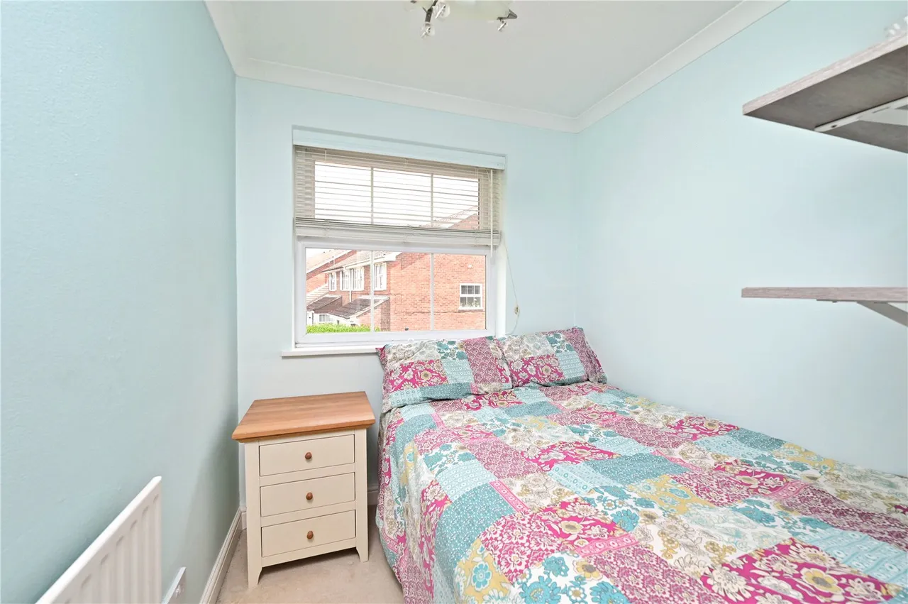 Langdale Close, Farnborough, Hampshire, GU14 0LQ, photo 8