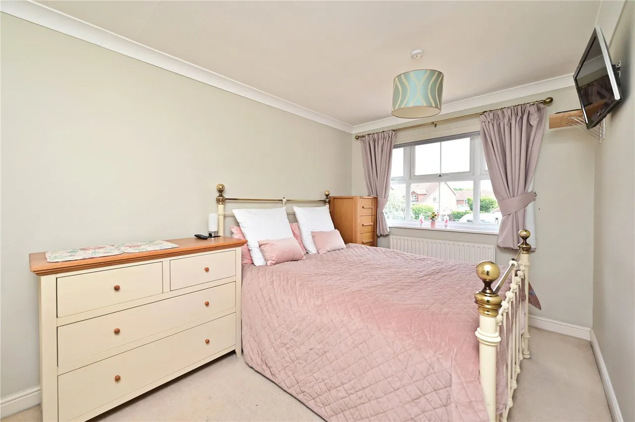 Langdale Close, Farnborough, Hampshire, GU14 0LQ, photo 7