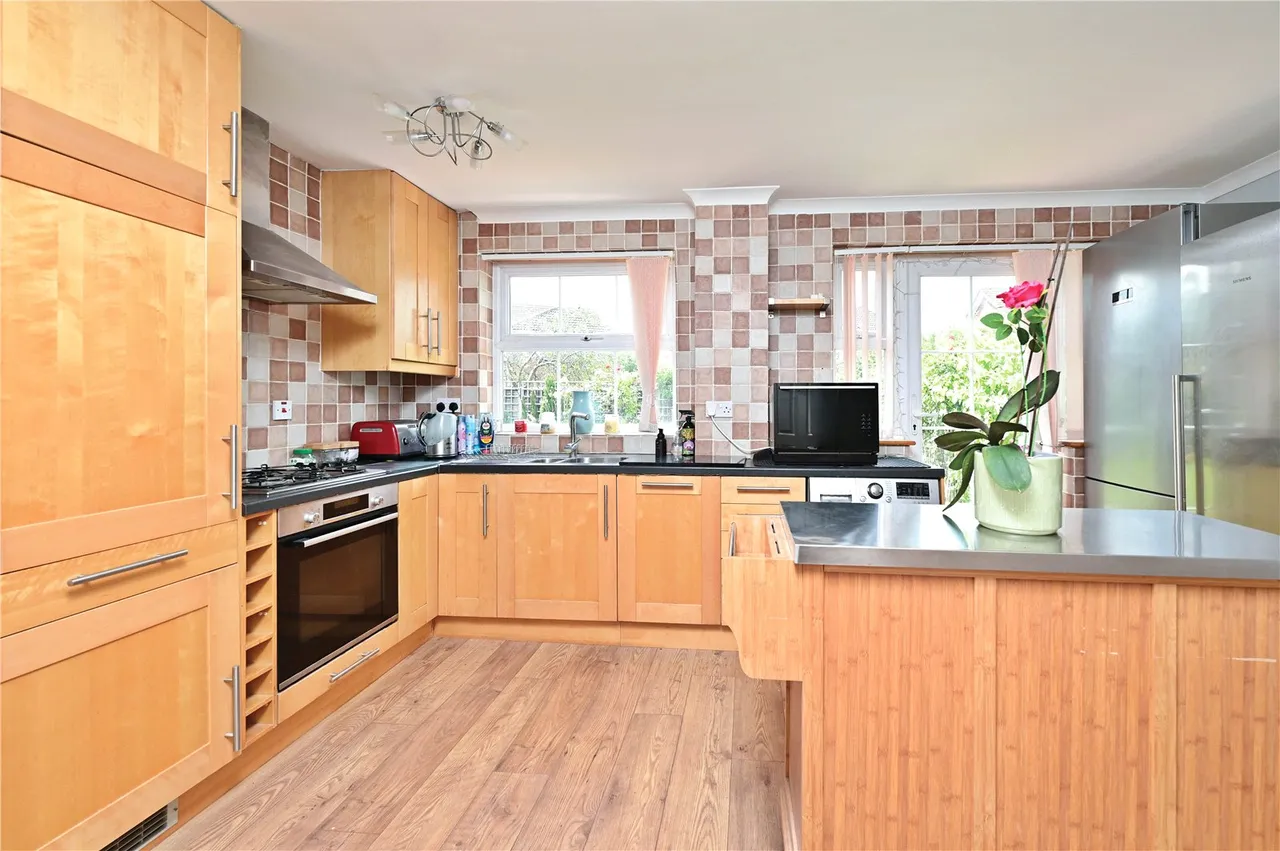 Langdale Close, Farnborough, Hampshire, GU14 0LQ, photo 3