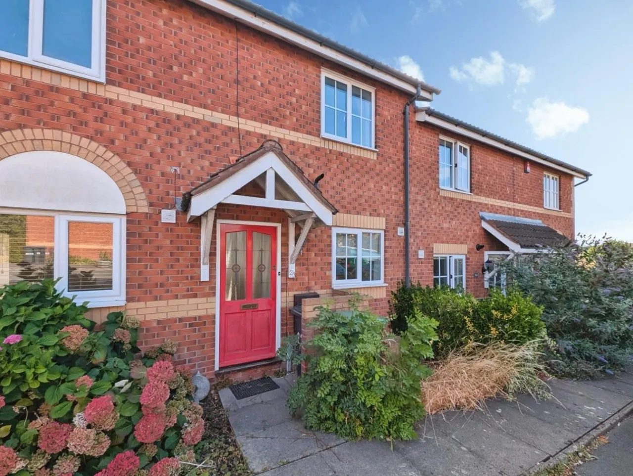 2 bed house to rent — Fir Tree Close, Redditch B97 6JF