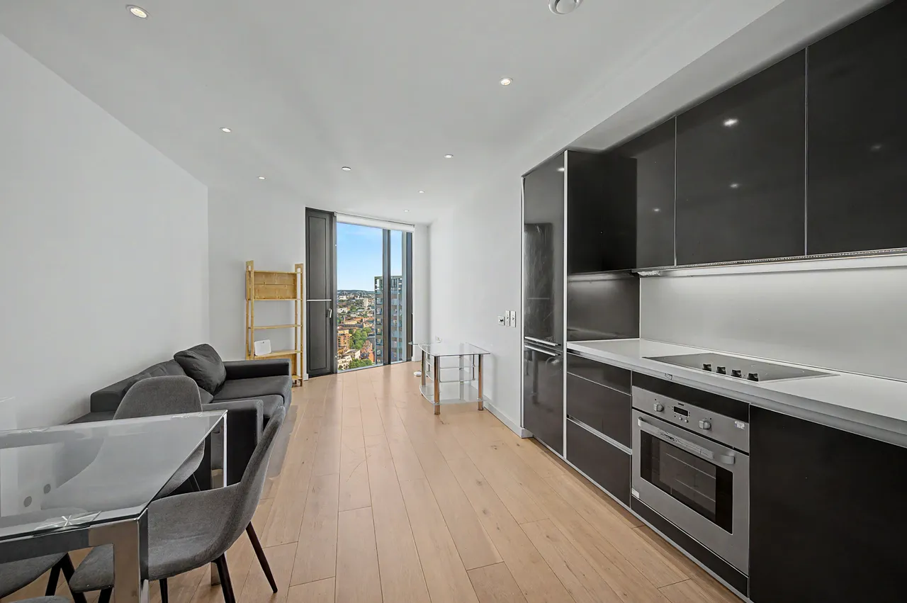 1 bed flat for sale — Apartment 3102, The Strata, 8 Walworth Road, London