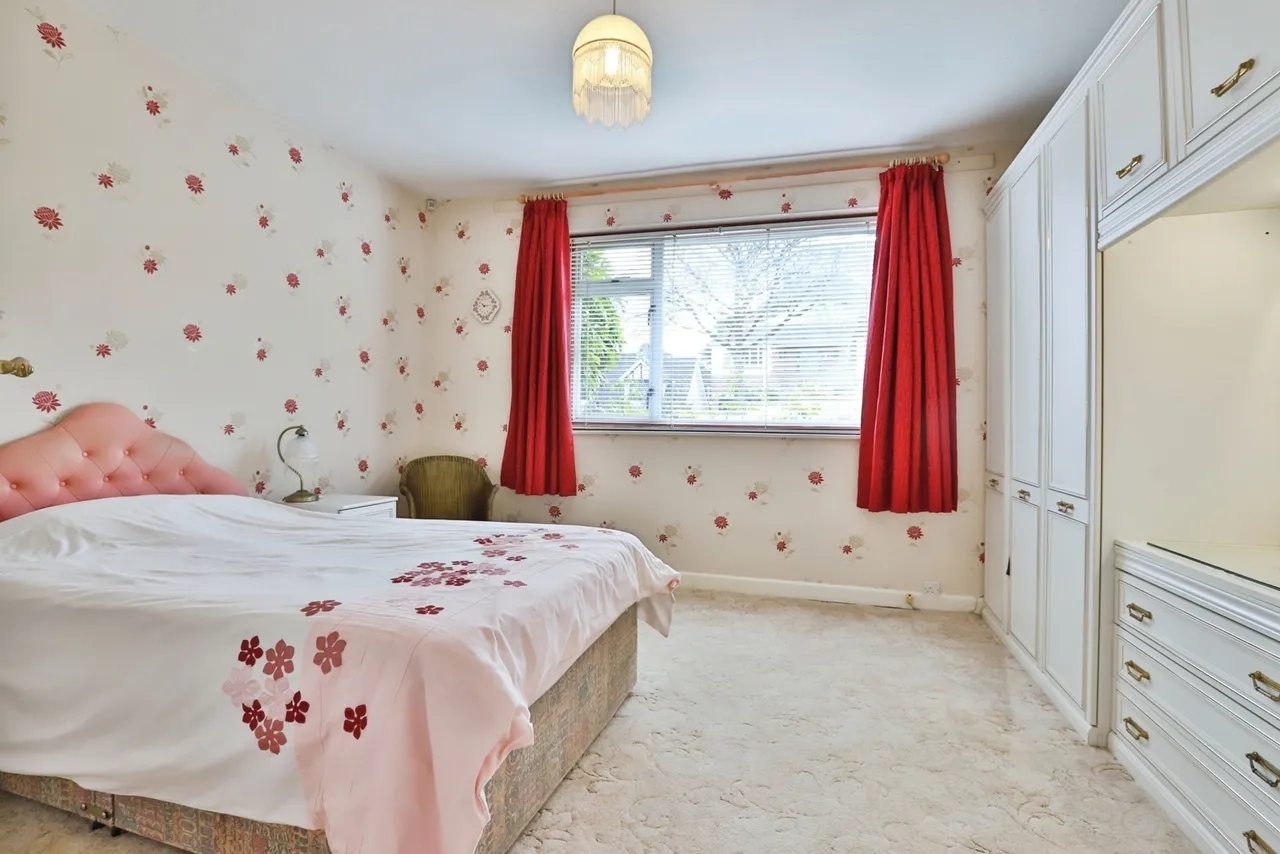 Burnham Drive, Queens Park, BH8, photo 11
