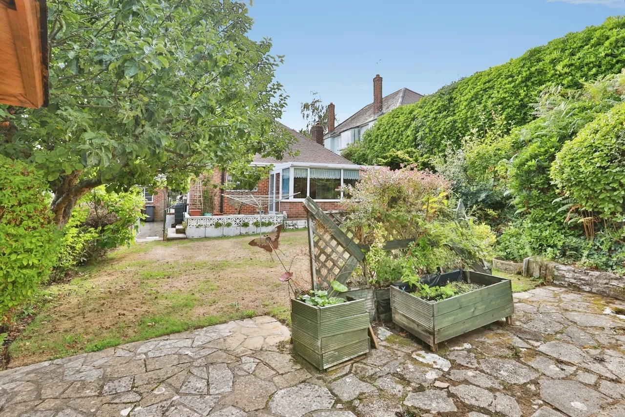 Burnham Drive, Queens Park, BH8, photo 17