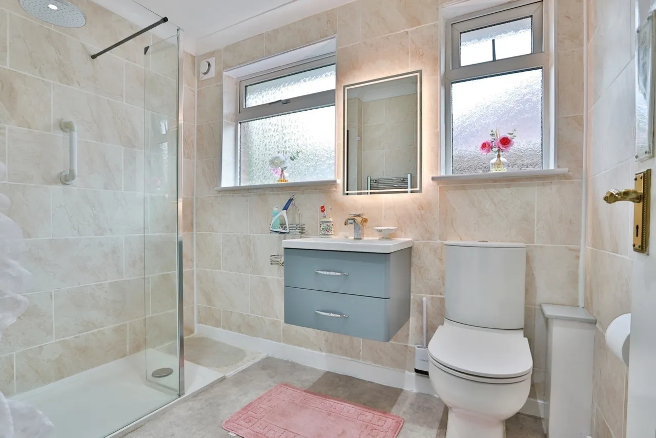 Burnham Drive, Queens Park, BH8, photo 15