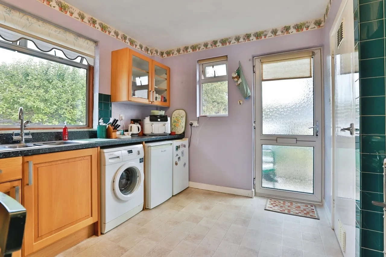 Burnham Drive, Queens Park, BH8, photo 8
