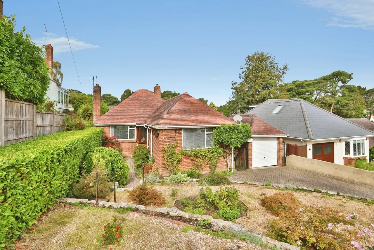 2 bed house for sale, Burnham Drive, Queens Park, BH8