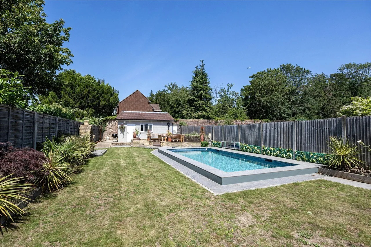 Queens Way, Feltham, TW13, photo 5