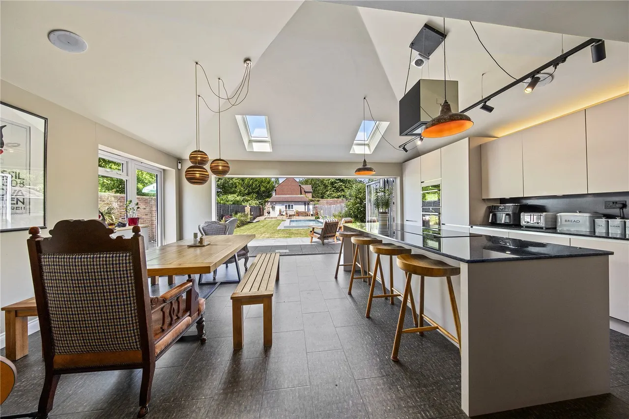 Queens Way, Feltham, TW13, photo 21