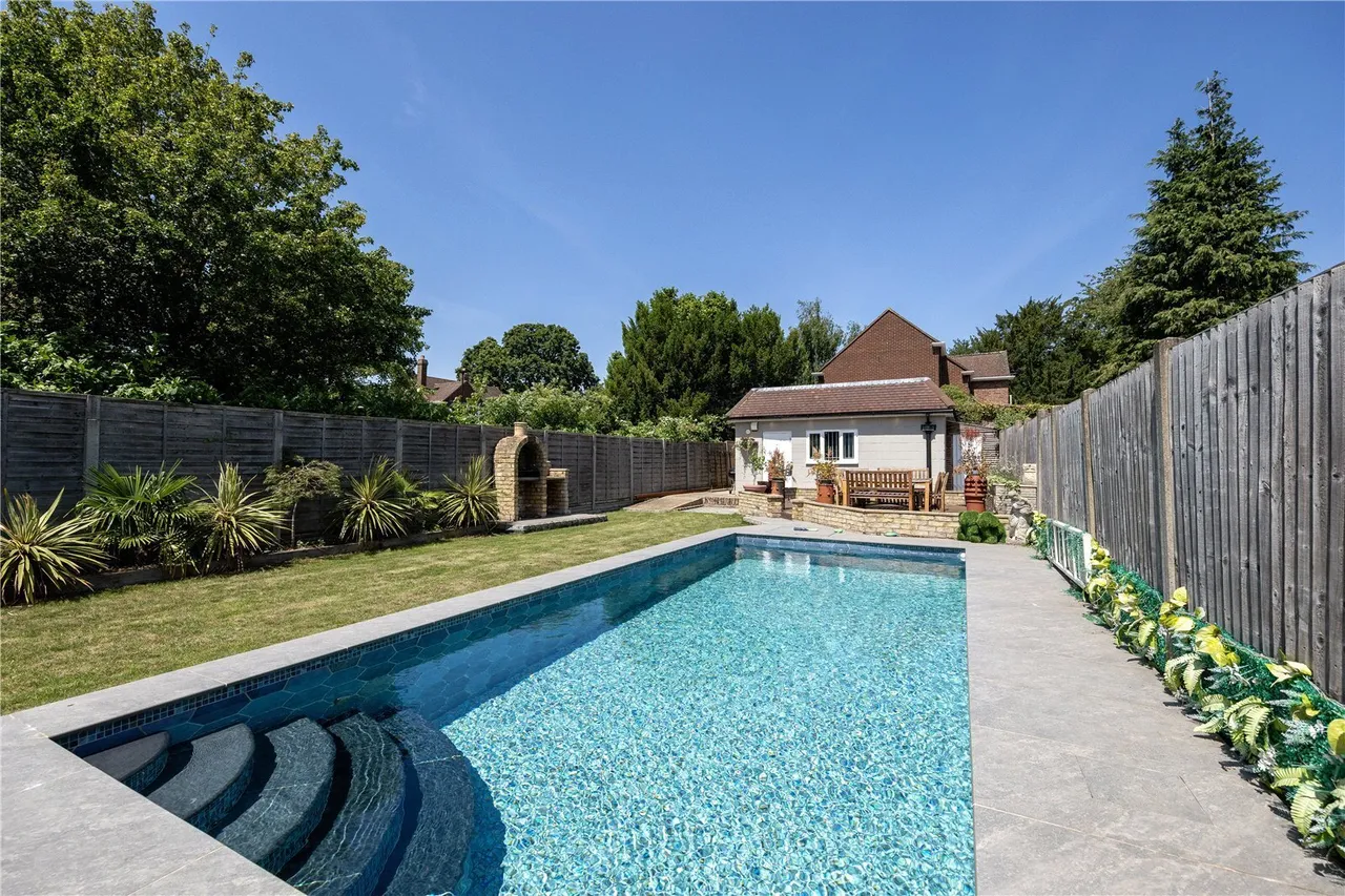 Queens Way, Feltham, TW13, photo 6