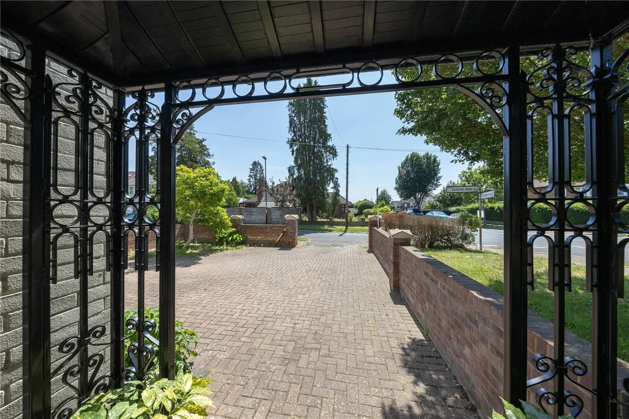 Queens Way, Feltham, TW13, photo 9