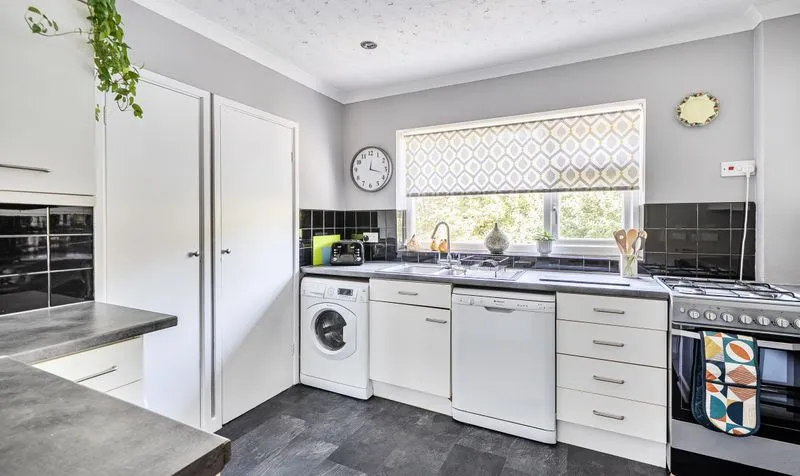 Rosebank, Epsom, KT18, photo 3