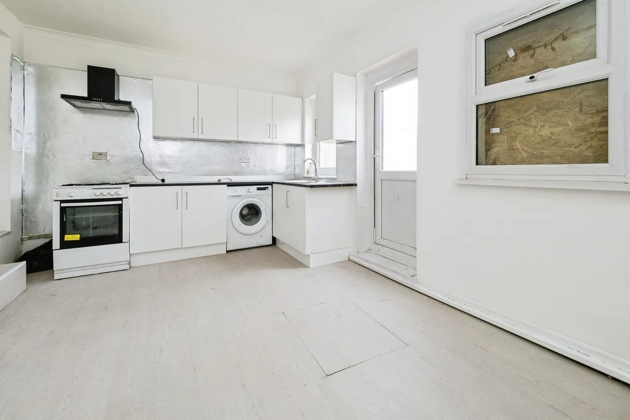 Hatfield Road, Dagenham, RM9, photo 13