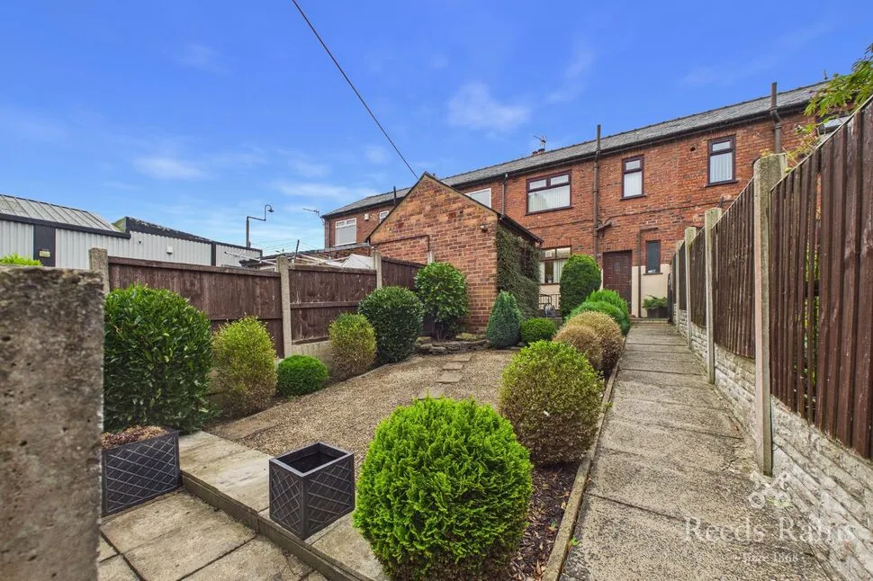 Bickershaw Lane, Abram, WN2, photo 3