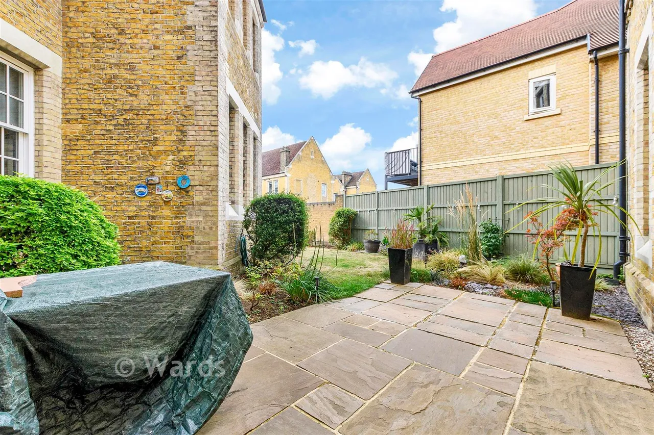 Chapel Drive, Dartford, DA2, photo 7