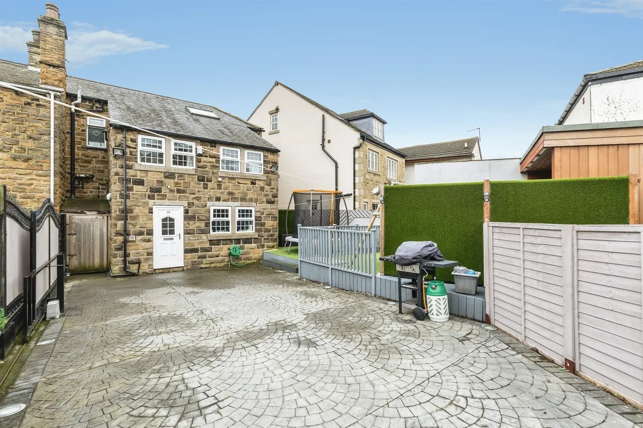 Batley Road, Tingley, WF3, photo 2