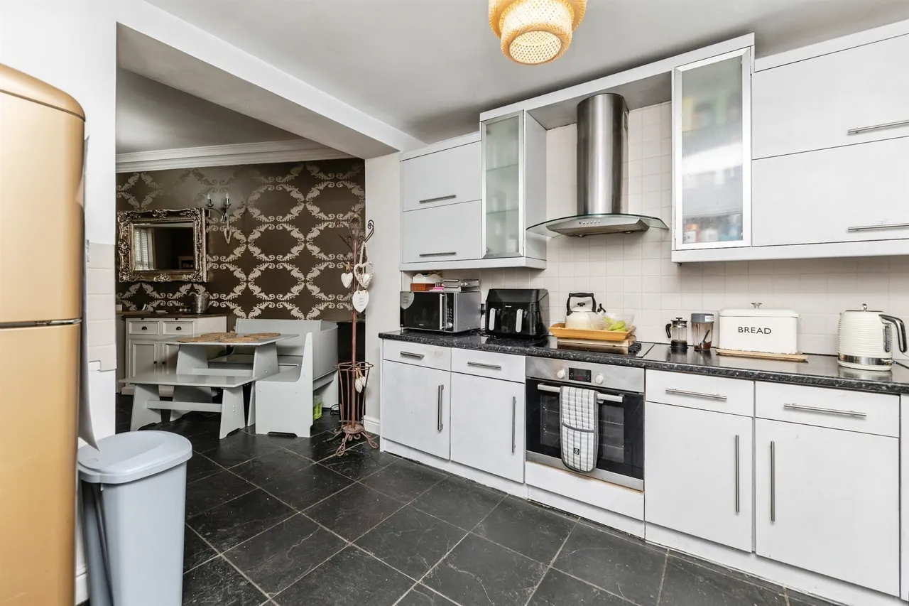 Batley Road, Tingley, WF3, photo 5