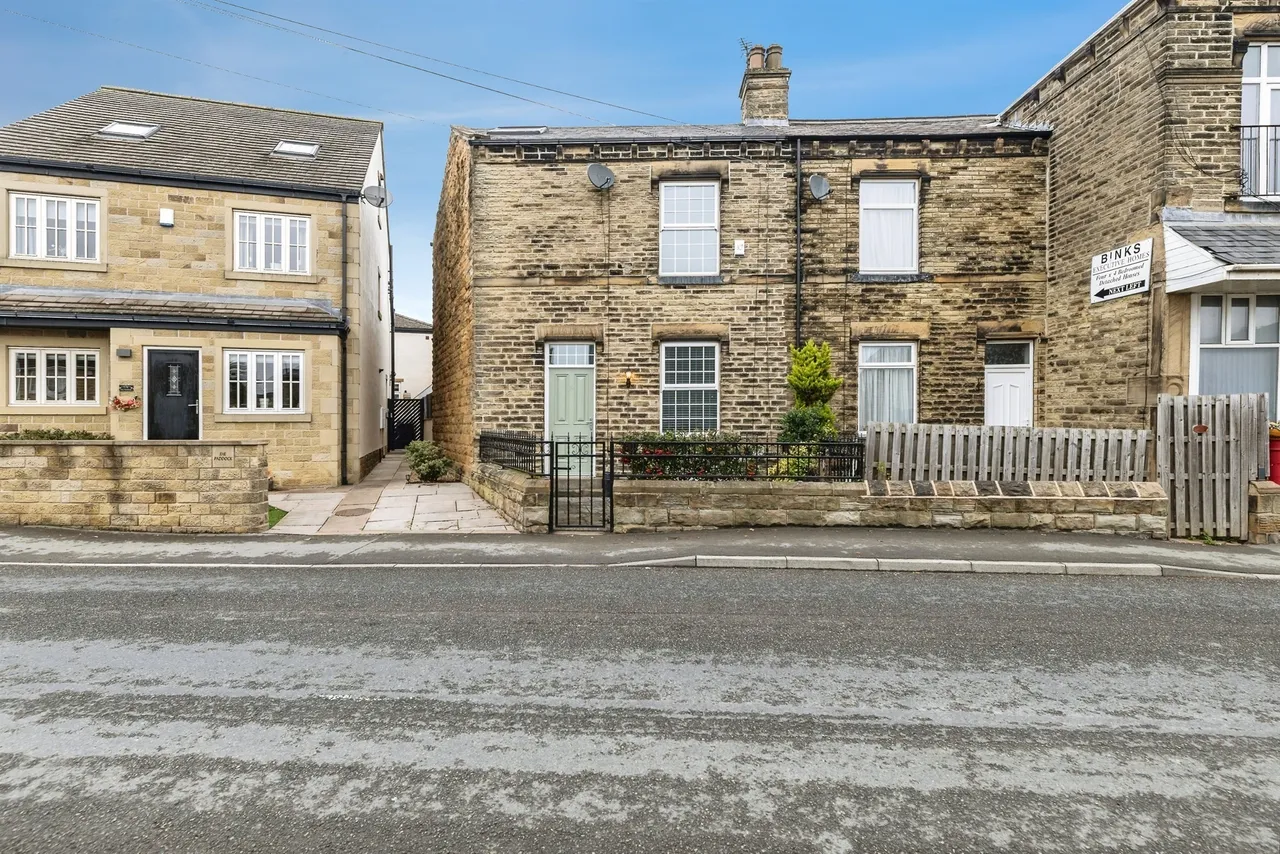 4 bed house for sale, Batley Road, Tingley, WF3