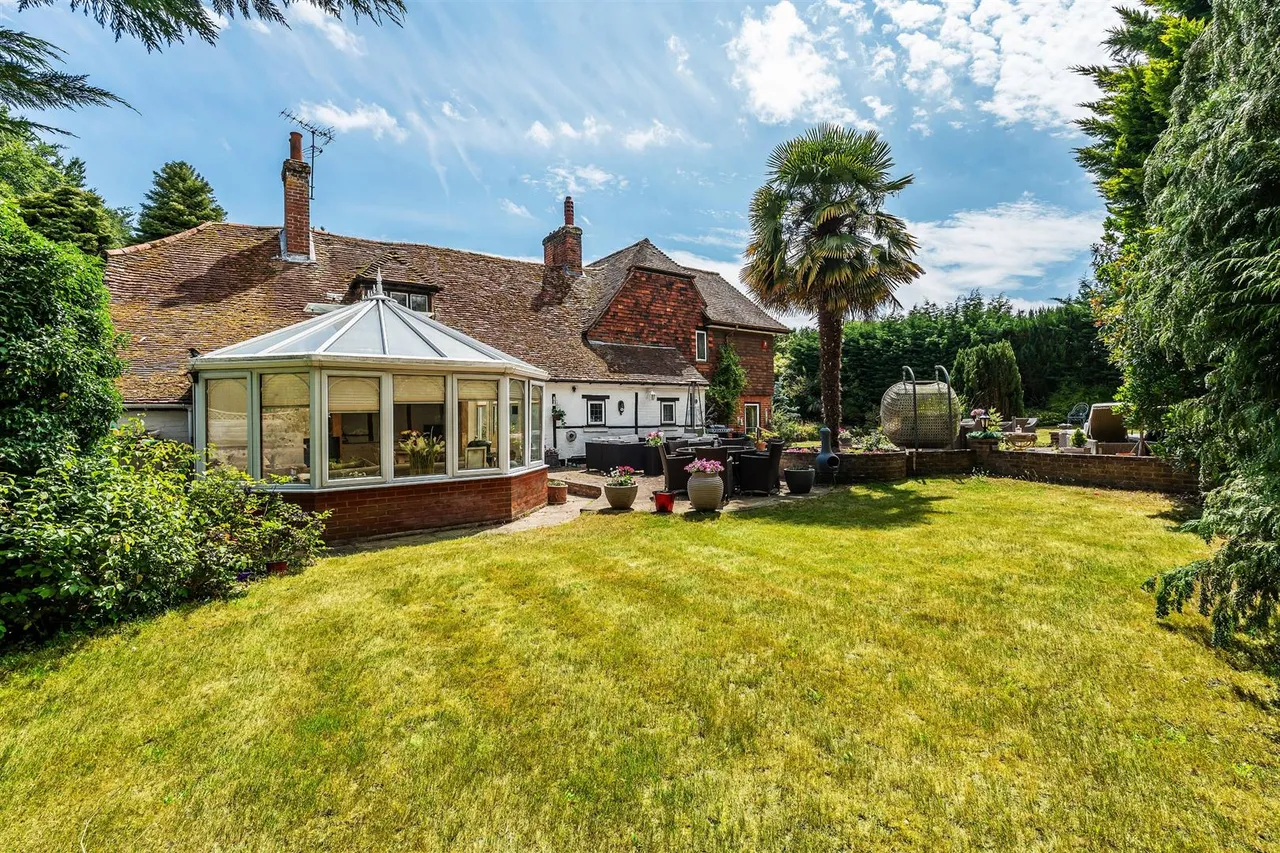 4 bed house for sale, Lower Road, Bookham, KT23