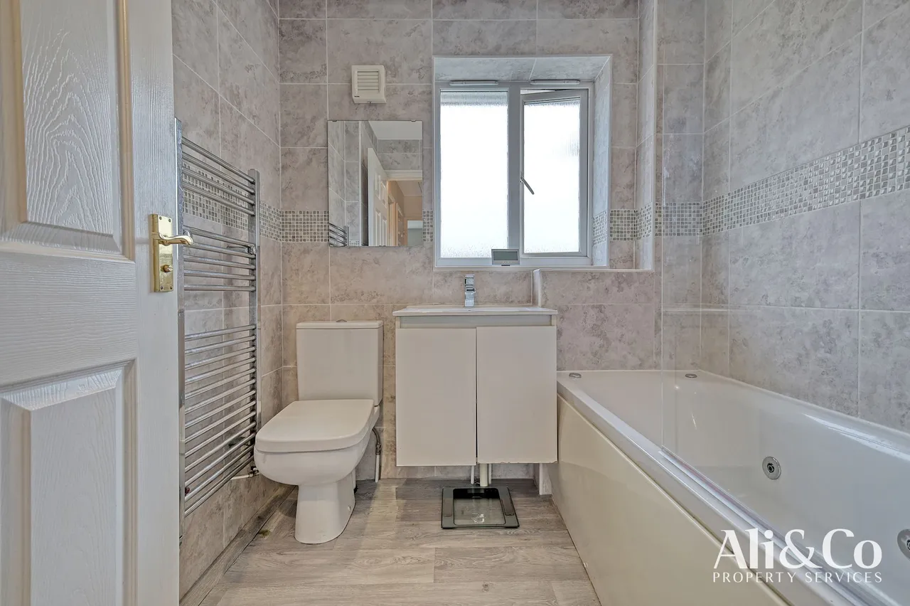 Lancaster Road, Grays, Essex, RM16 6EA, photo 11