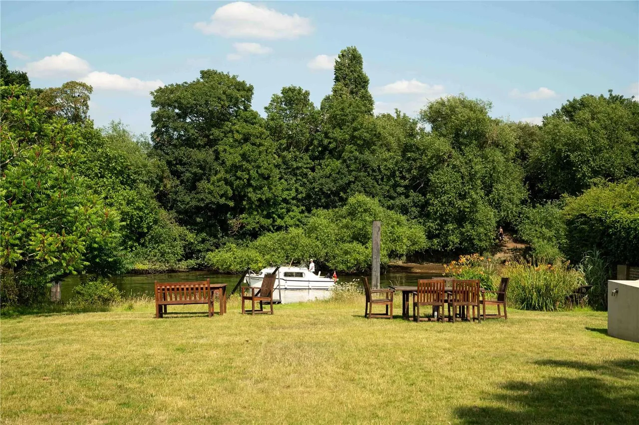 Strawberry Vale, Twickenham, TW1 4RX, photo 4
