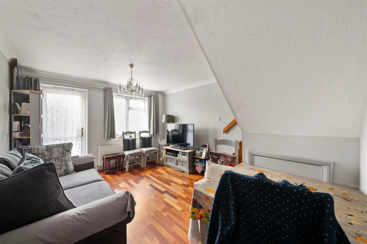 Westlake Close, Hayes, photo 5