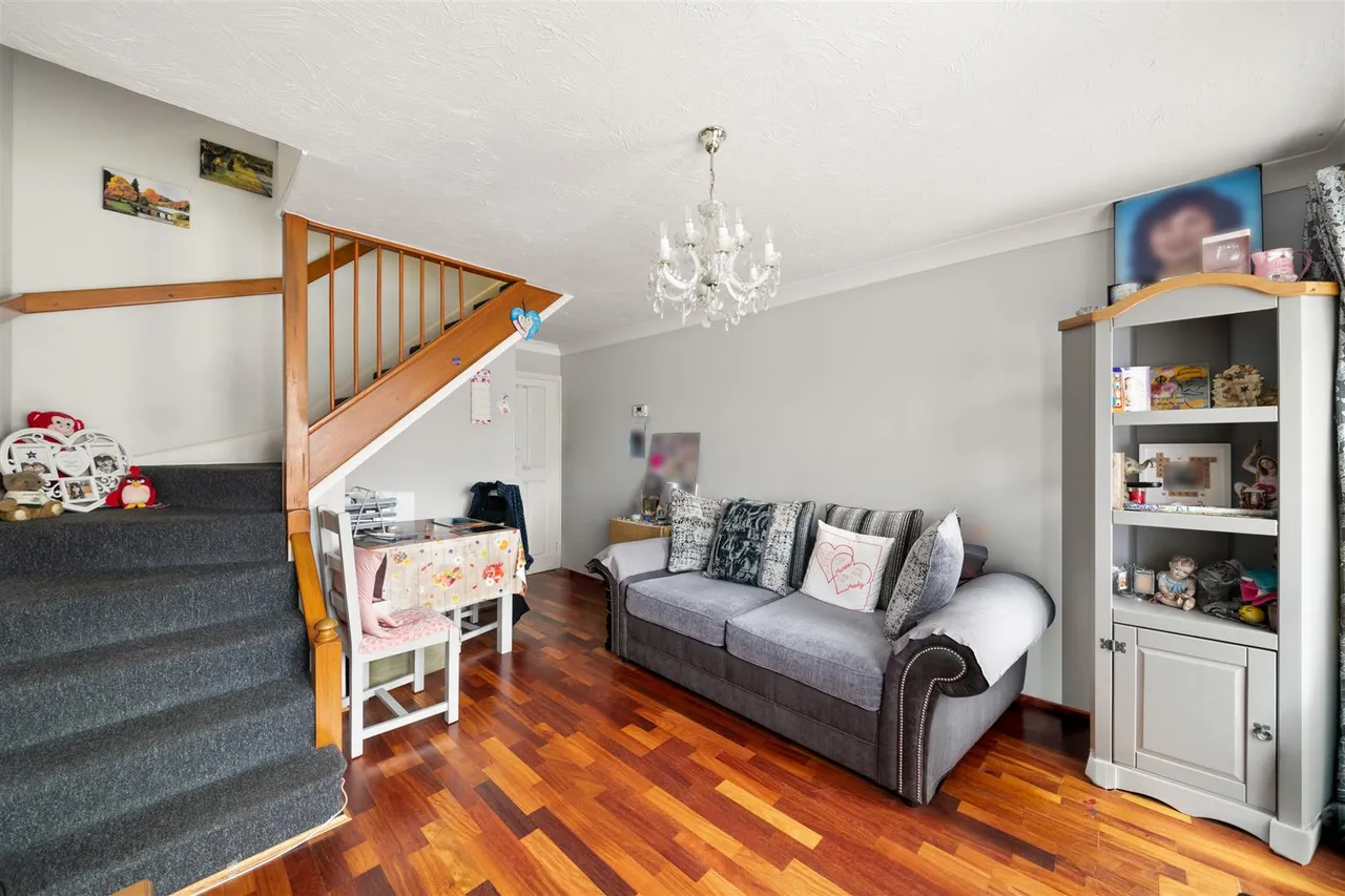 Westlake Close, Hayes, photo 3