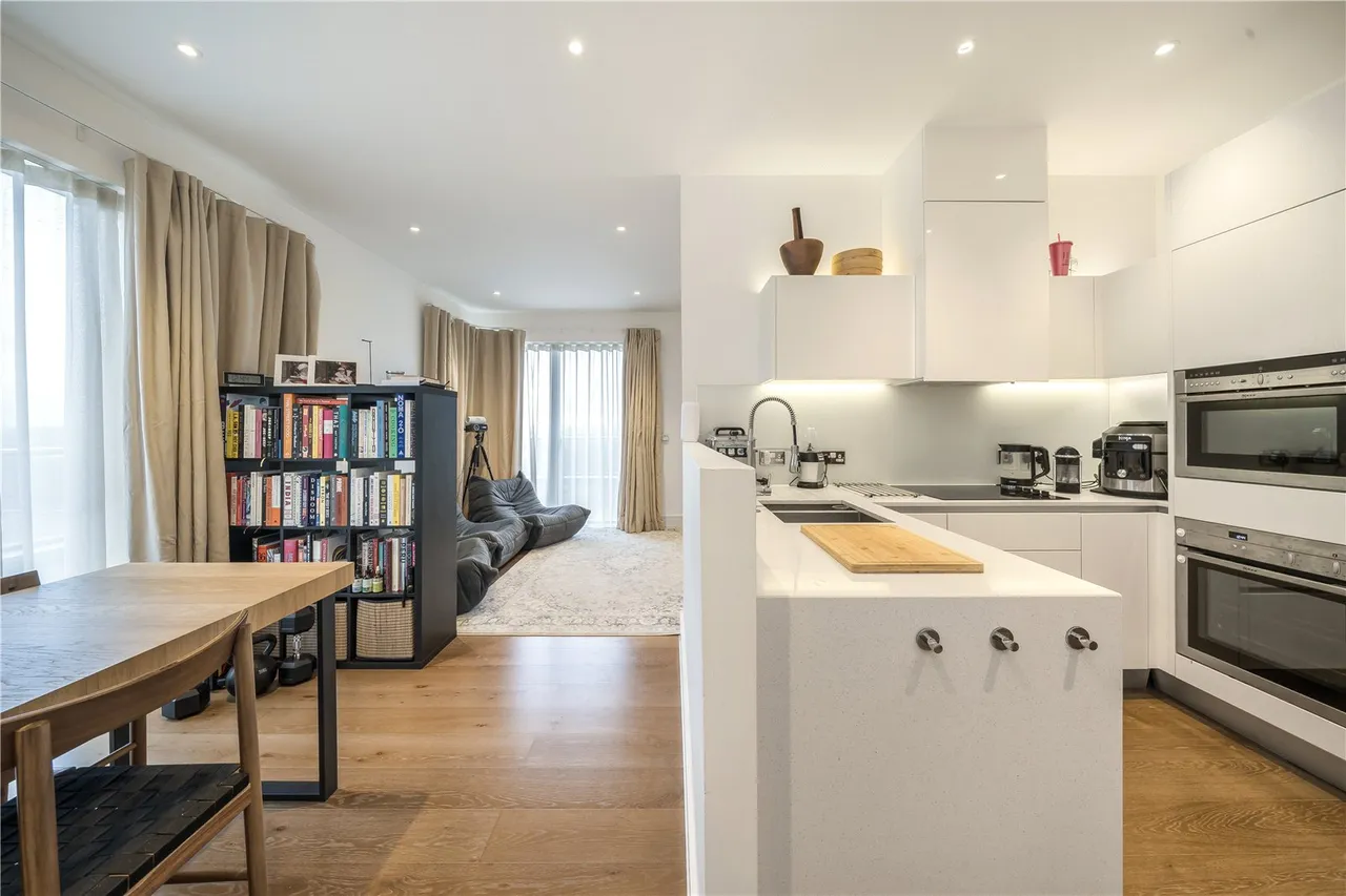 Tizzard Grove, Kidbrook, London, SE3 9FE, photo 2