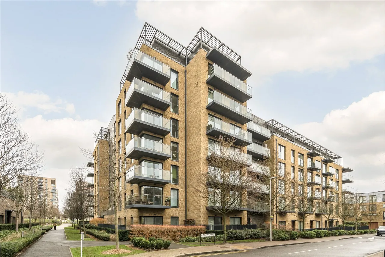 2 bed flat for sale — Tizzard Grove, Kidbrook, London, SE3 9FE