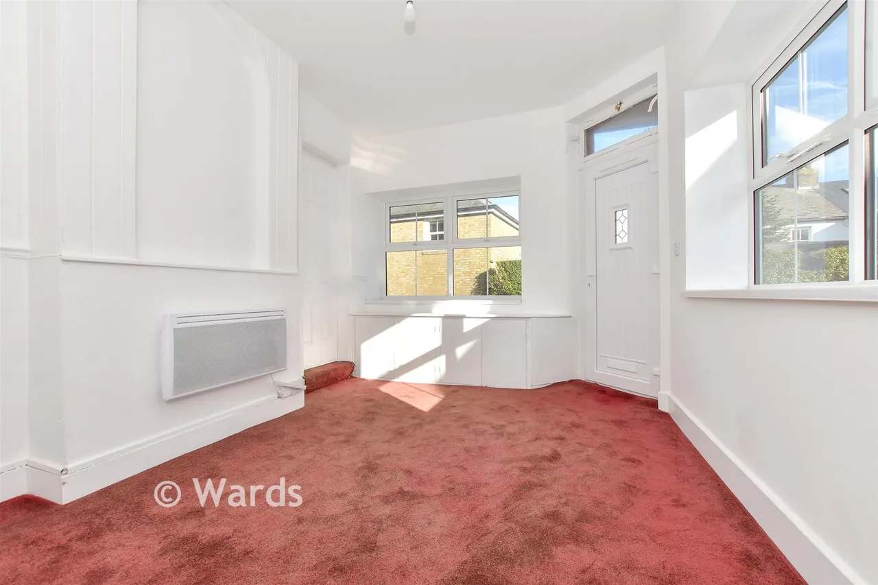 High Street, St. Margarets-At-Cliffe, CT15, photo 3