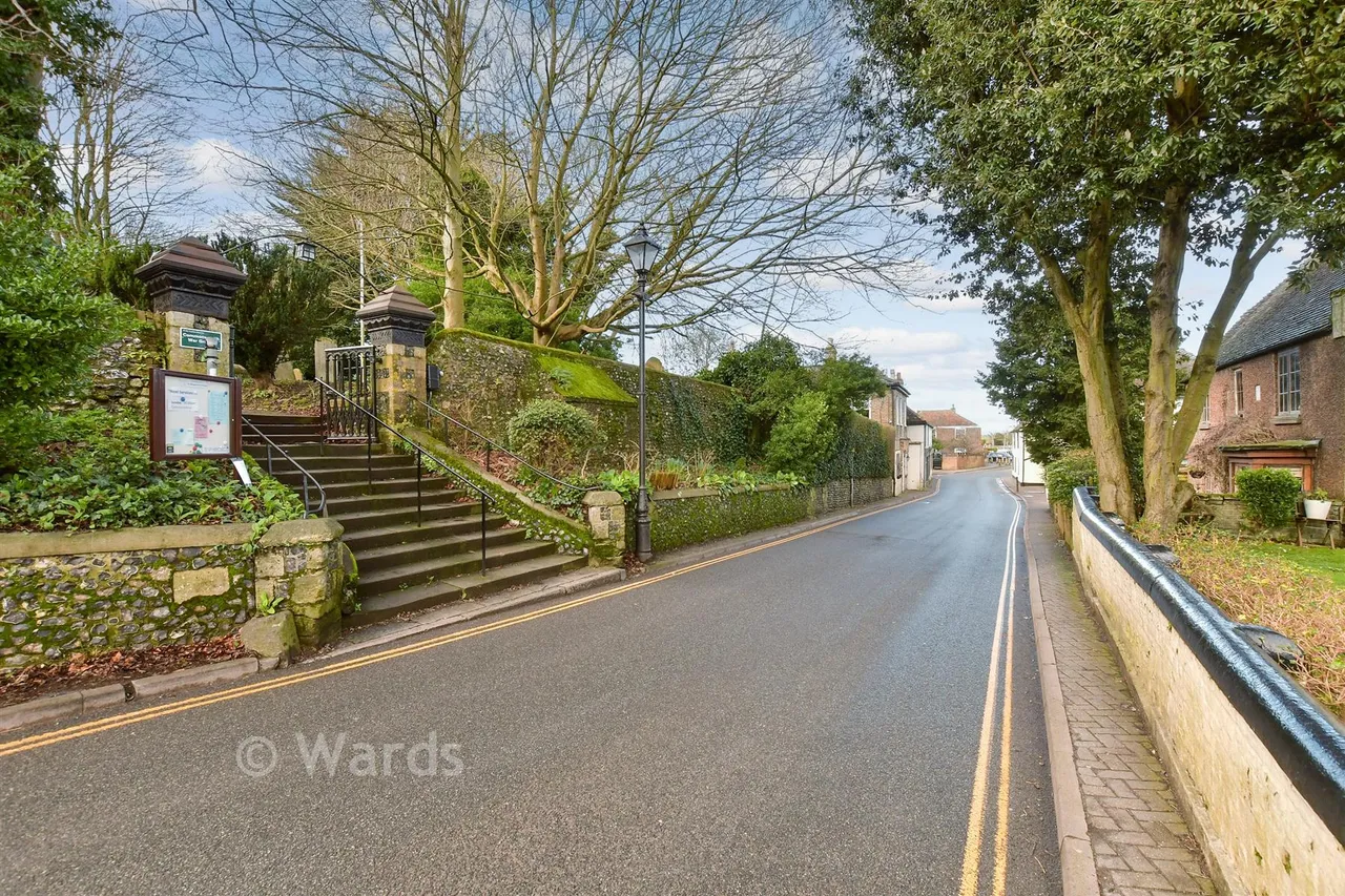 High Street, St. Margarets-At-Cliffe, CT15, photo 9