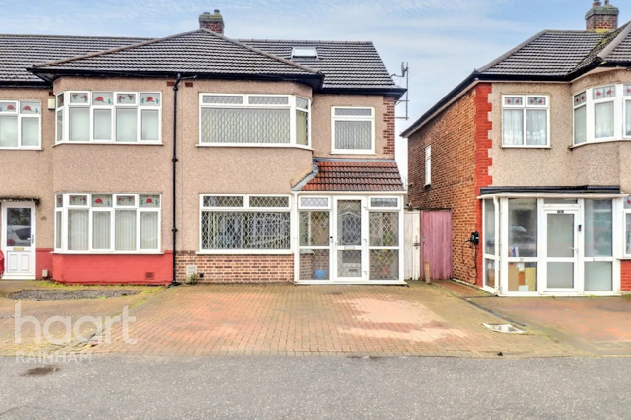 4 bed house for sale, Ford Close, Rainham, RM13