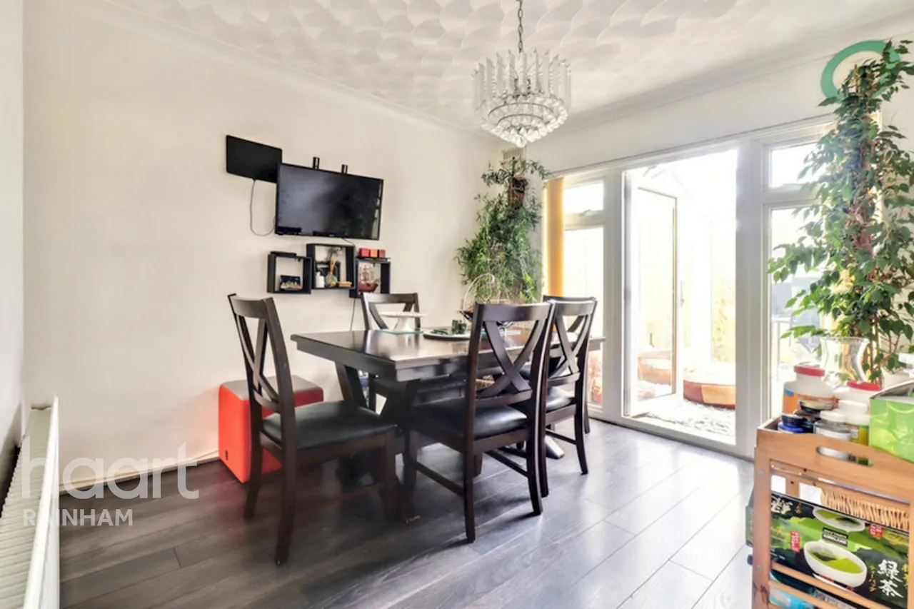 Ford Close, Rainham, RM13, photo 3