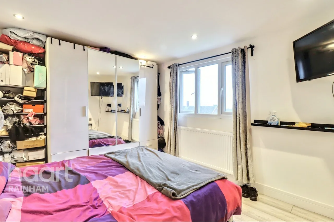 Ford Close, Rainham, RM13, photo 10