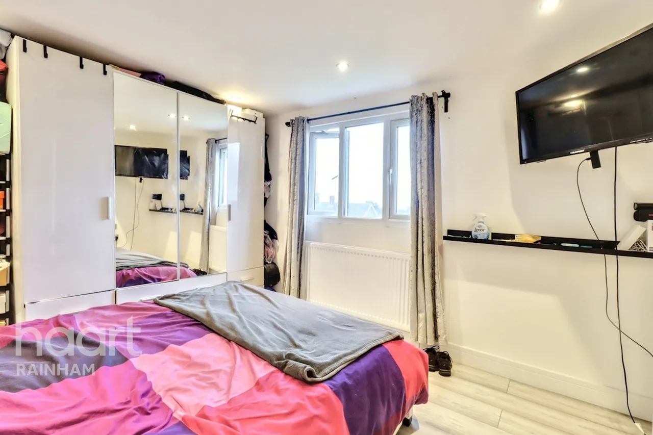 Ford Close, Rainham, RM13, photo 11