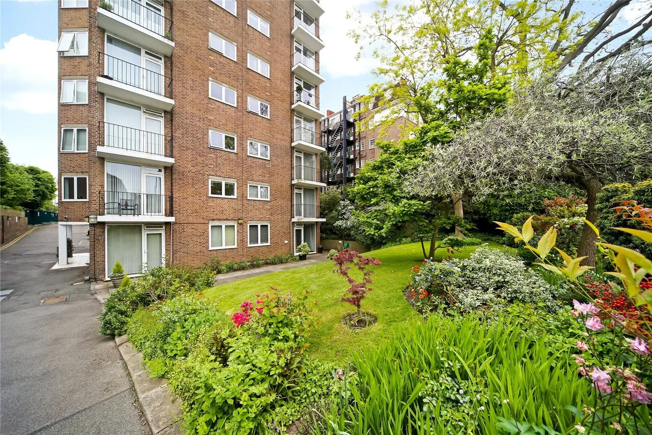 1 bed flat for sale — Priors Lodge, 56-58 Richmond Hill, Richmond, TW10