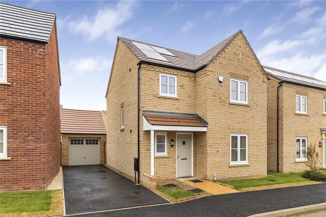 3 bed property to rent, Sarll Way, Alconbury Weald, PE28