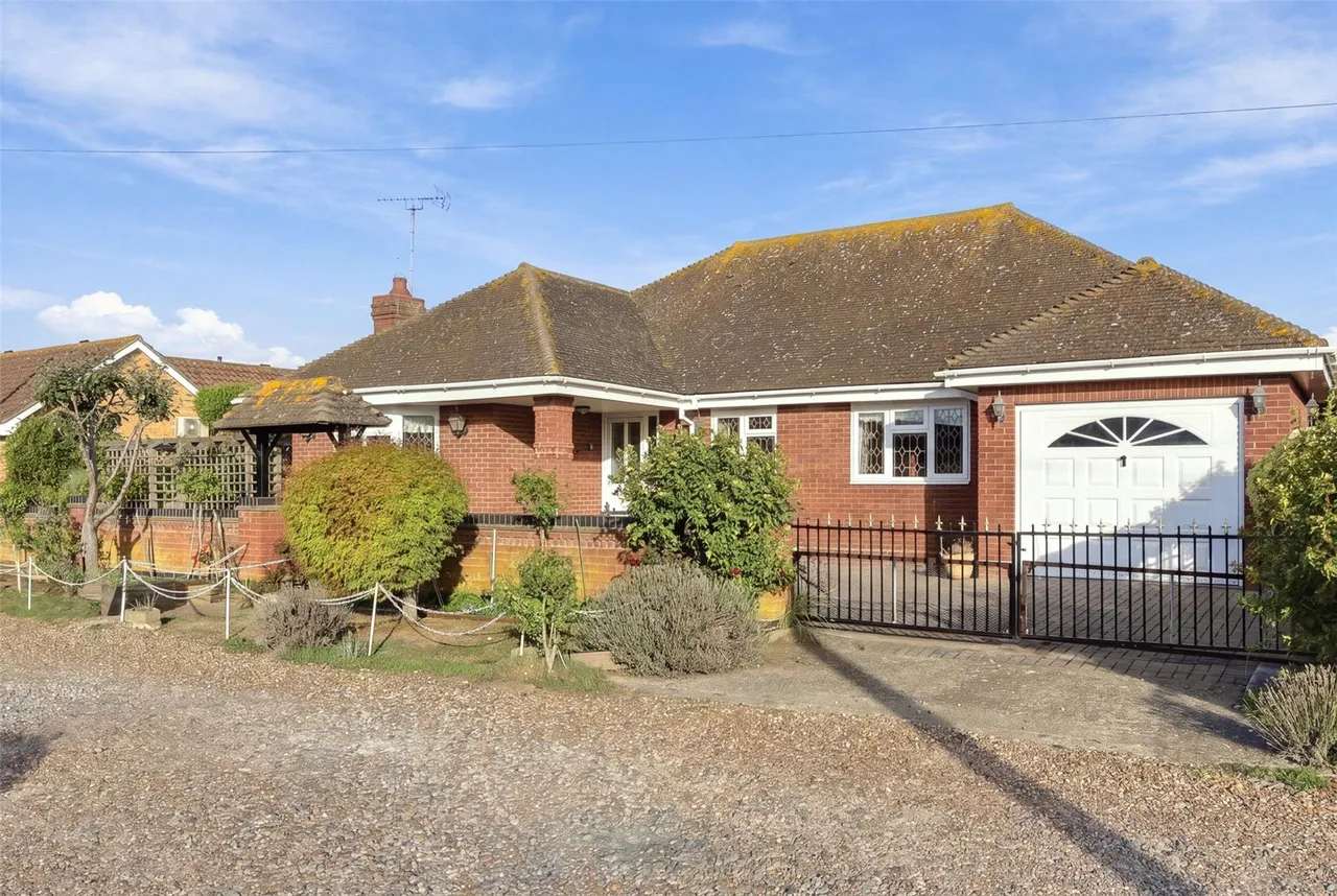 3 bed house for sale, Seaway, St. Lawrence, CM0