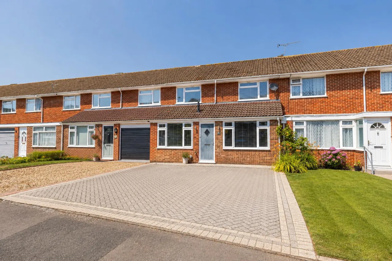 4 bed property for sale — Pierson Road, Windsor, Berkshire, SL4 5RE